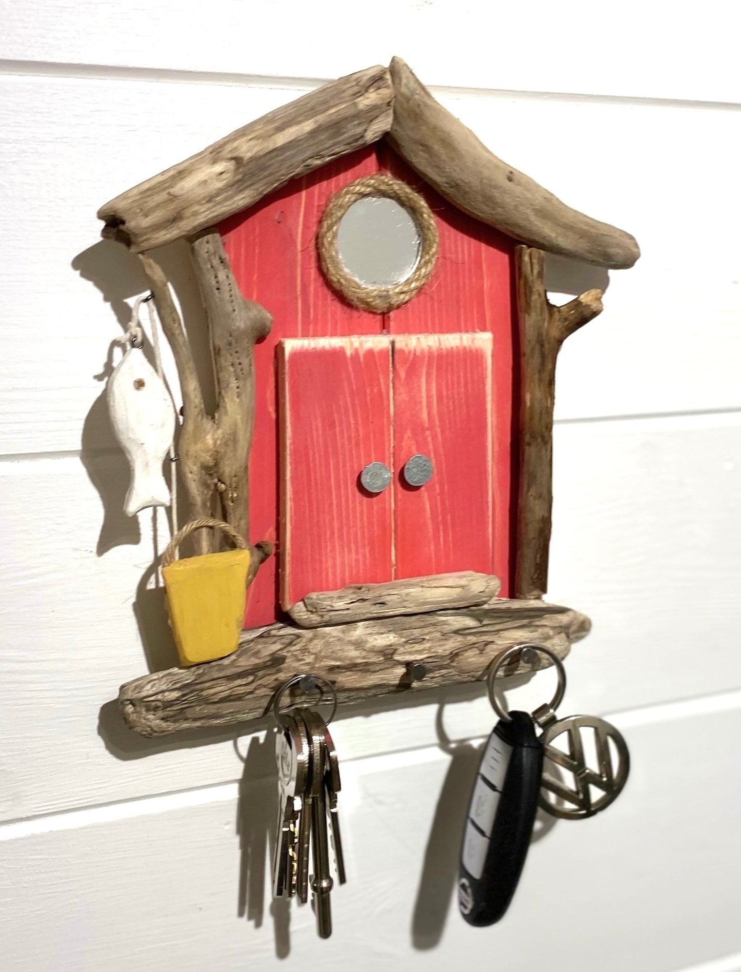 Driftwood Mini Beach Hut With Key Hooks & Fishing Rod